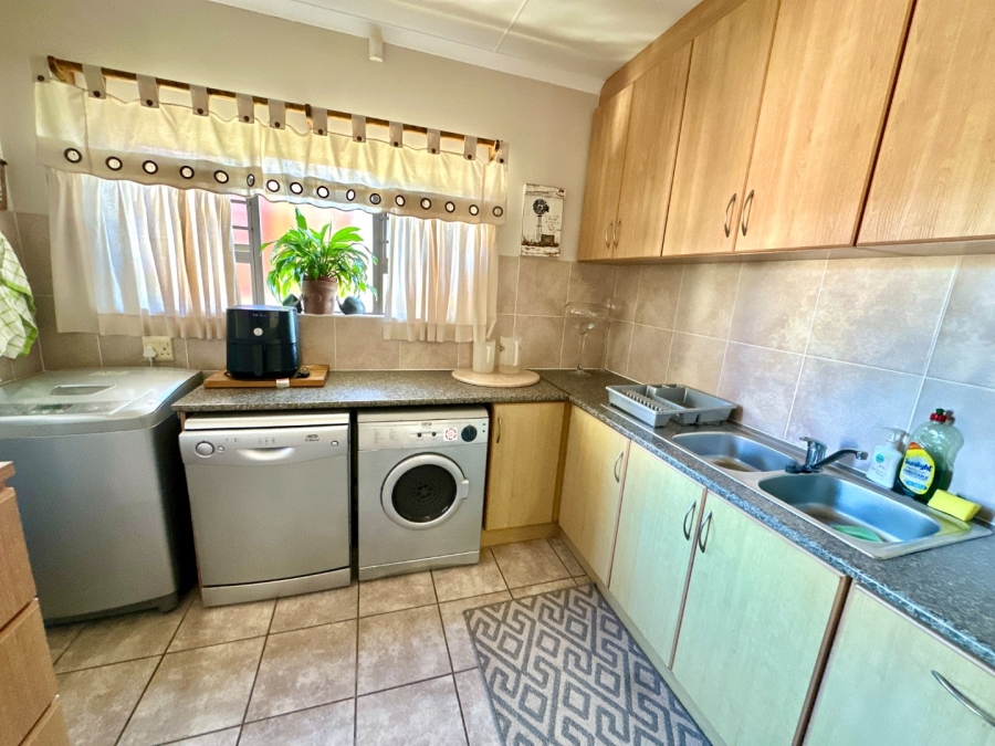 4 Bedroom Property for Sale in Fraaiuitsig Western Cape